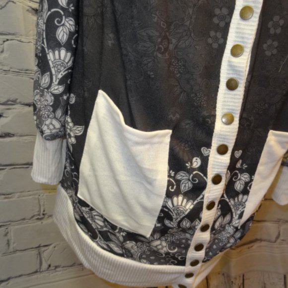 Lily Black/White Floral Print Lightweight Cardigan, NWT - Picture 4 of 6